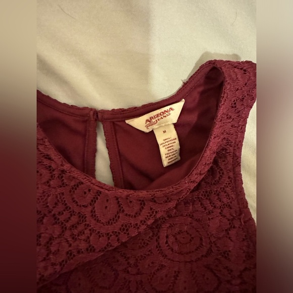 Beautiful Burgundy Lace Sleeveless Top - Picture 5 of 8